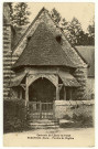 Beauficel-en-Lyons. Porche de l'Eglise.