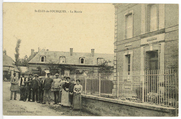 Saint-Eloi-de-Fourques. La Mairie.
