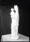 Statue de Vierge à l'enfant.