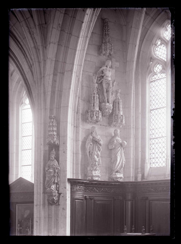 Statues du Christ, de Saint-Pierre, de Saint-Thiebaut et du Christ ressuscité de l'église de Saint-Riquier (Somme).