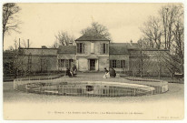 Evreux-Ville. Le Jardin des Plantes - La Bibliothèque et les Serres.