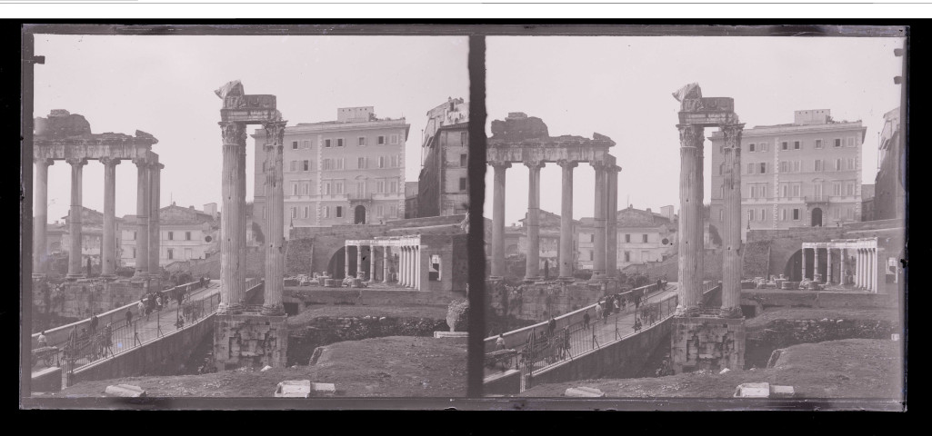 Ruines et vestiges de temple romain à Rome (Italie).