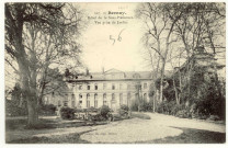 Bernay. Hôtel de la Sous-Préfecture. Vue prise du Jardin.