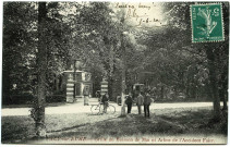 Pacy-sur-Eure. Grille du Buisson de Mai et Arbre de l'Accident Fairr.
