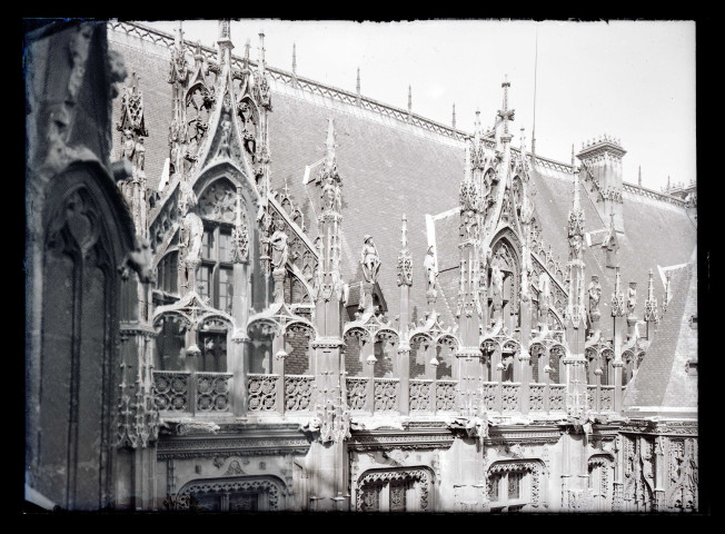 Détail de la façade du Palais de justice de Rouen (Seine-Maritime).