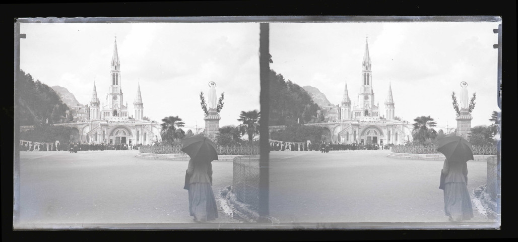 Basilique de Lourdes (Hautes-Pyrénées).