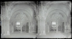 Portail central du narthex représentant la Pentecôte de l'église la Madeleine de Vézelay (Yonne).