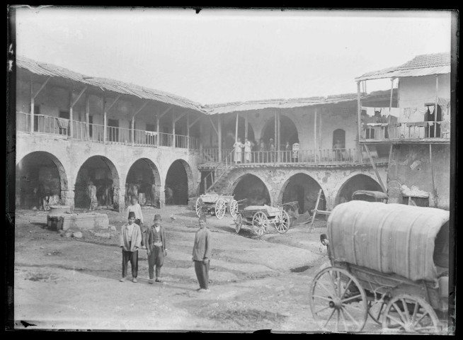 Intérieur d'un khan à Tarse (Turquie).