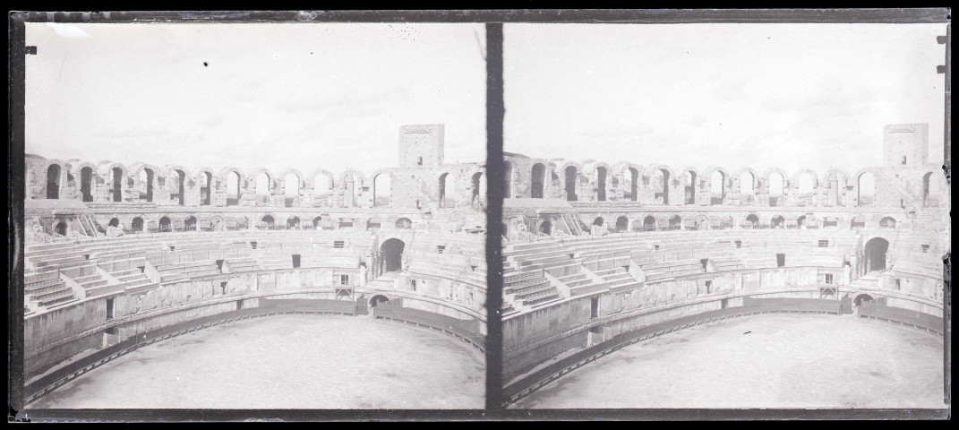 Arènes d'Arles (Bouches-du-Rhône).