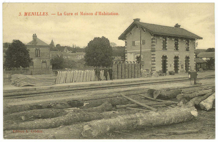 Ménilles. La Gare et Maison d'habitation.