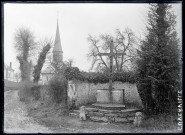 Vue du calvaire et de l'église de Cuverville (Eure).