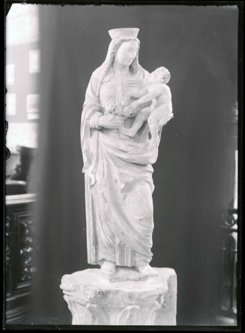 Statue de Vierge à l'enfant de l'église de Notre-Dame-de-l'Isle (Eure).