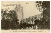 Bec-Hellouin (Le). Vue de la façade principale de l'Abbatiale.