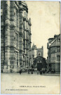 Evreux-Ville. Entrée de L'Évêché.