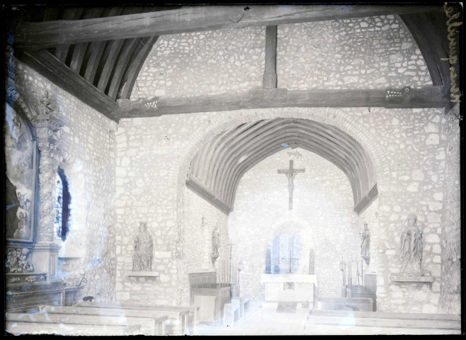 Intérieur de l'église de Ménesqueville (Eure).