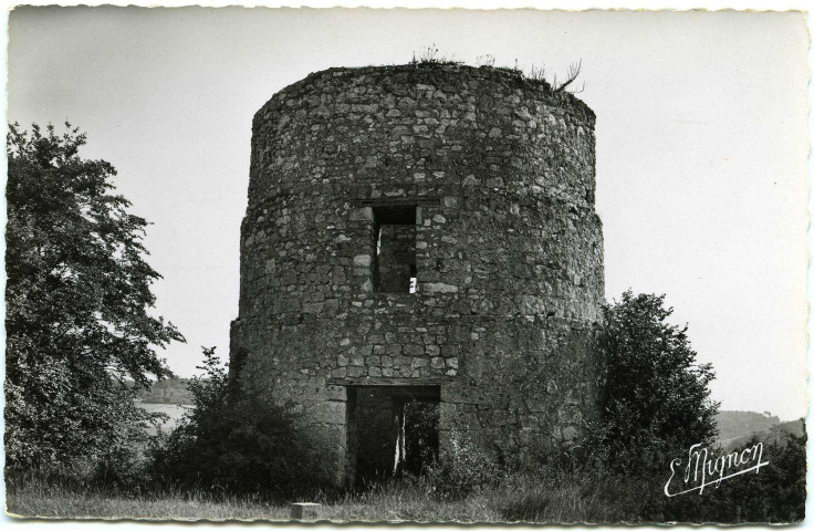 Courcelles-sur-Seine. [Tour de guet].