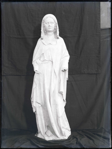 Sainte femme dite Jeanne de Saint-Martin, statue provenant de l'hôpital Saint-Jean-Baptiste d'Écouis, avant 1311 ou 1311-1313, aujourd'hui à l'église Notre-Dame d'Écouis (Eure).