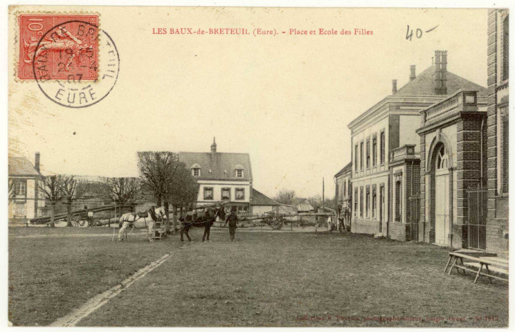 Baux-de-Breteuil (Les). Place et Ecole des Filles.