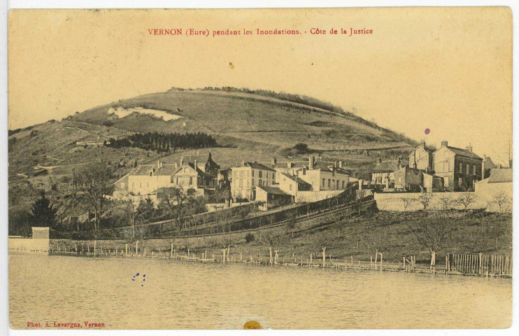 Vernon-Ville. Vernon pendant les inondations - Côte de la Justice.