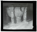 Église de Saint-Ouen-de-Thouberville (Eure), fonts baptismaux.