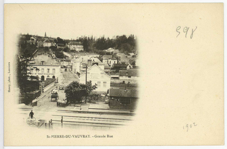 Saint-Pierre-du-Vauvray. Grande Rue.