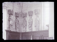 Statues de Sainte-Véronique, Sainte-Hélène, Saint-Benoit, Saint-Vigor et Saint-Riquier (avec dais les surmontant) de l'église de Saint-Riquier (Somme).
