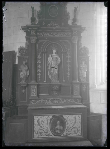 Autel de la Vierge de l'église de Morainville (Eure).