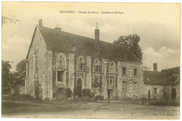 Mézières-en-Vexin. Ferme de Surcy - ancienne Abbaye.