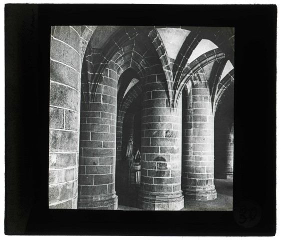 Abbaye du Mont-Saint-Michel (Manche), crypte des gros piliers.