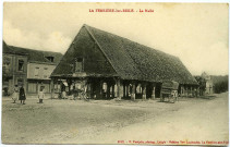 Ferrière-sur-Risle (La). La Halle.