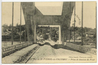 Saint-Pierre-du-Vauvray. Vue prise de dessous de Pont.