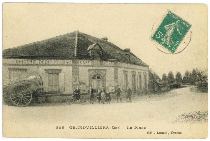 Grandvilliers. La Place.