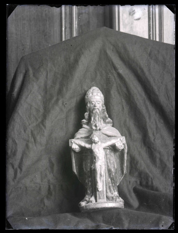 Église de Serez (Eure), statue représentant la Trinité.