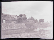 Cabanes sur pilotis au bord d'une rivière aux environs d'Antioche (Turquie).