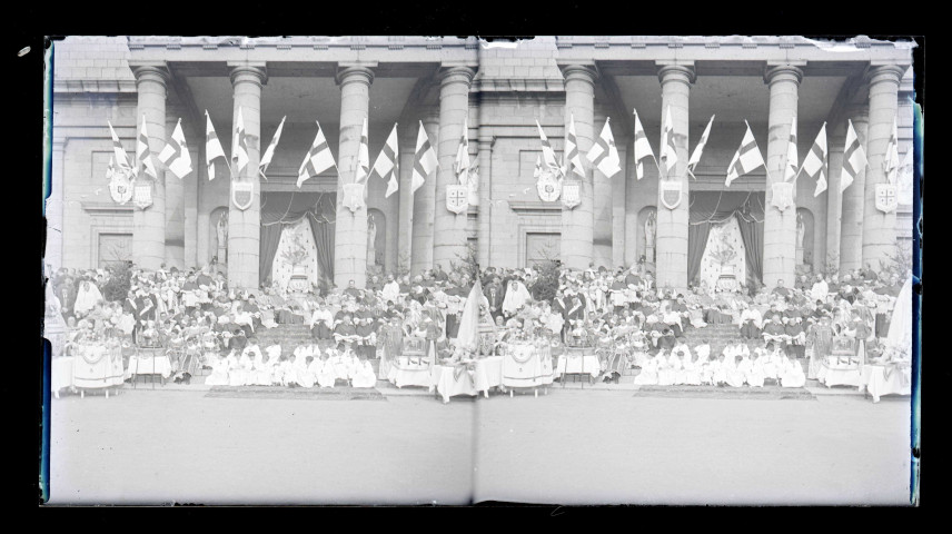 Procession de la Vierge au Monument de Jeanne d'Arc et à la basilique Notre-Dame de Bonsecours (Seine-Maritime).