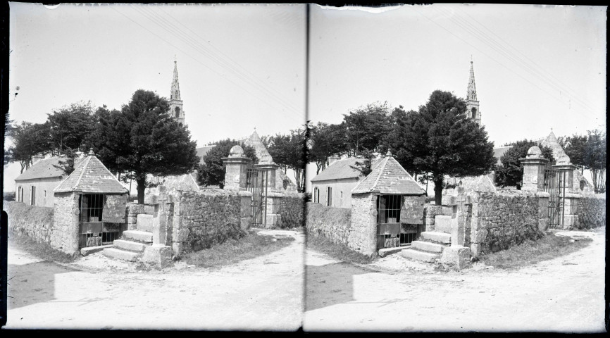 Église bretonne et son cimetière.