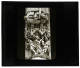 Cathédrale Notre-Dame d'Amiens (Somme), portail Saint-Firmin, détail du socle de la statue.