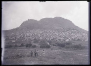 Vue générale du bourg, du catholicossat et de la citadelle de Kozan (Sis) (Turquie) (notice PA).