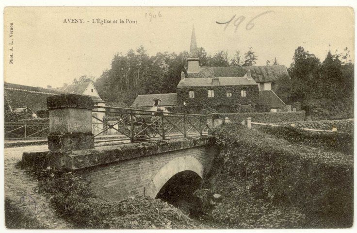 Dampsmesnil. Aveny L'Eglise et le Pont.