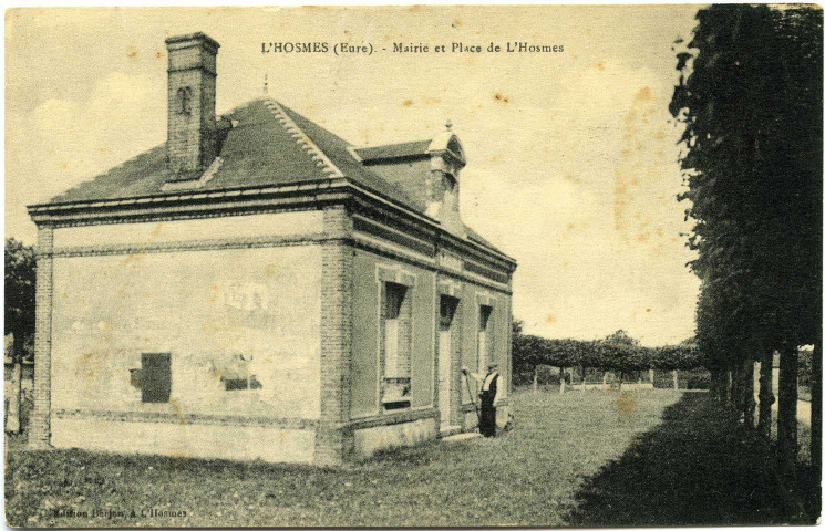 Hosmes (L'). Mairie et Place de l'Hosmes.