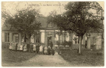 Corneuil. La Mairie et l'Ecole.