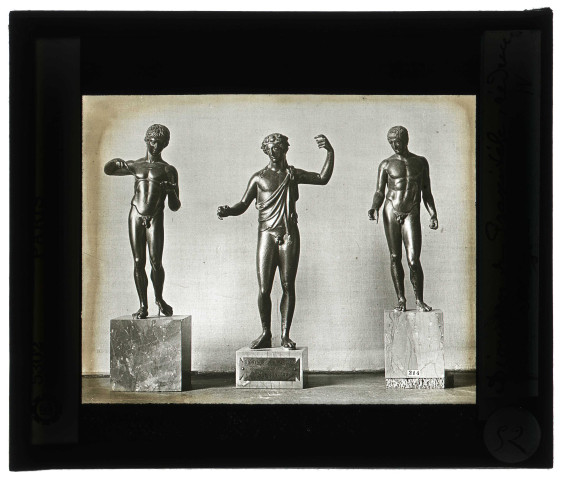 Bronze antique "Dionysos" de Praxitèle à Paris .