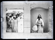 Enfants et leur enseignant à l'école coranique. Photographie de Félix Bonfils légendée « n°584 Femme du peuple en Égypte ».