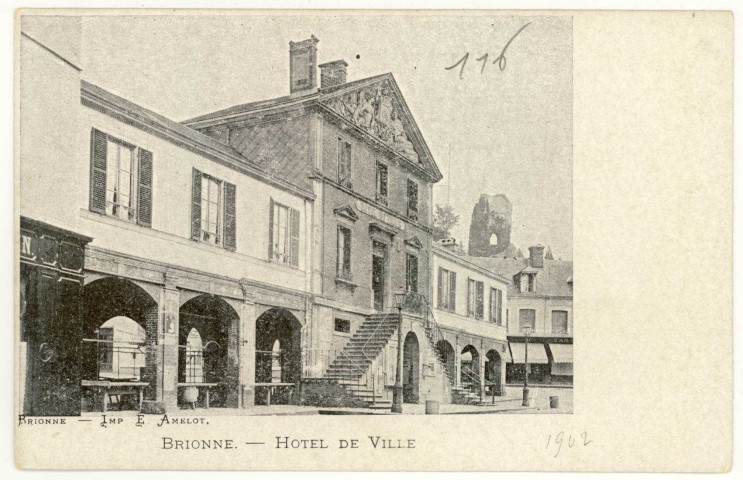Brionne. Hôtel de Ville.
