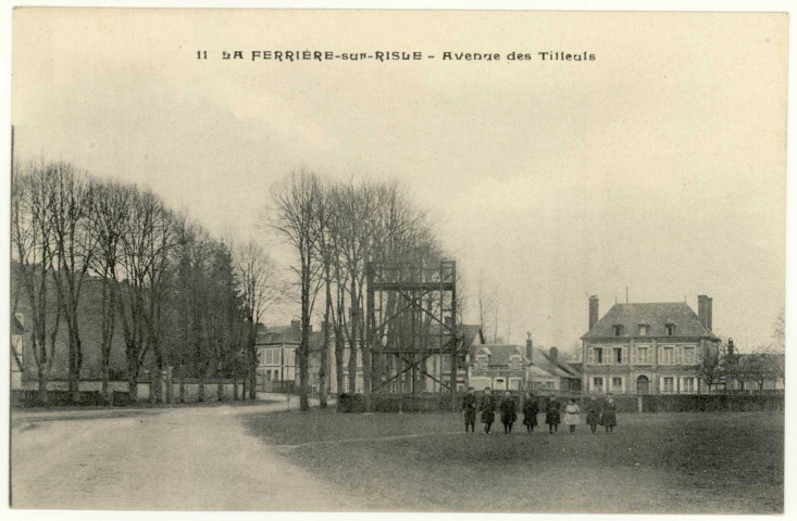 Ferrière-sur-Risle (La). Avenue des Tilleuls.