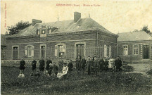 Guiseniers. Mairie et Ecoles.