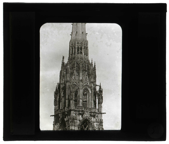 Cathédrale Notre-Dame de Chartres (Eure-et-Loir), partie supérieure, clocher nord.