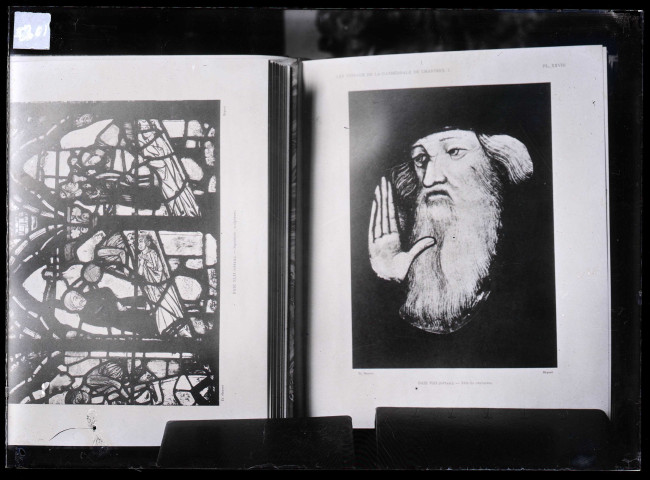 Cathédrale Notre-Dame de Chartres (Eure-et-Loir), vitraux "sculpteurs" et tête du centurion, gravures.