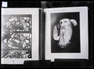 Cathédrale Notre-Dame de Chartres (Eure-et-Loir), vitraux "sculpteurs" et tête du centurion, gravures.