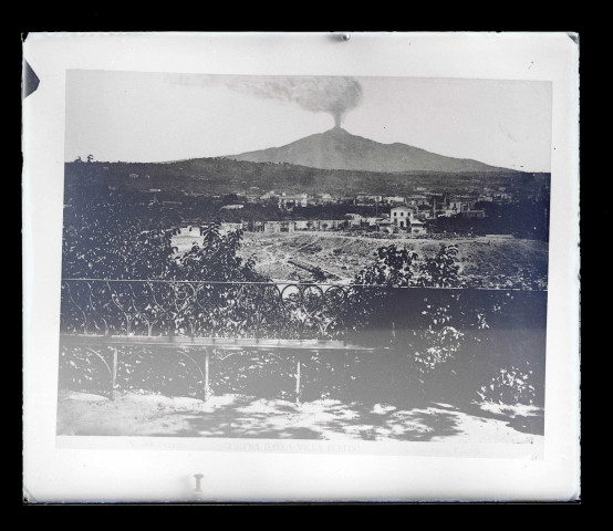 L'Etna vu de Messine en Sicile (Italie).